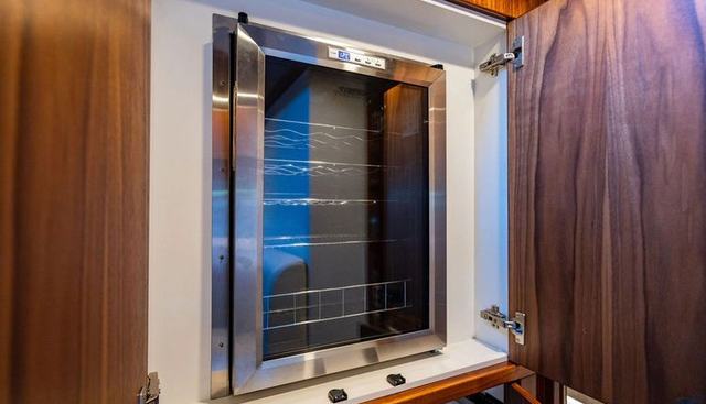 EL MAR V yacht for sale 49