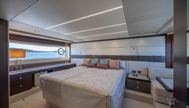 EDO I yacht for sale 32