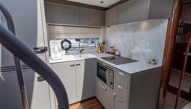 Sir Henry yacht for sale 30