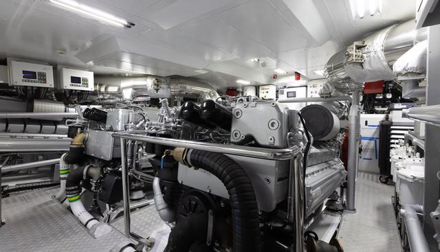 GOLDENEYE yacht for sale 33