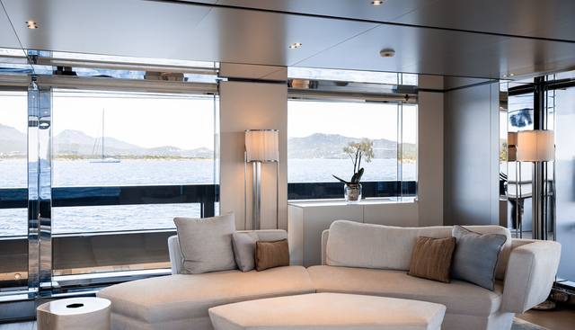 Flying Dagger III yacht for sale 8
