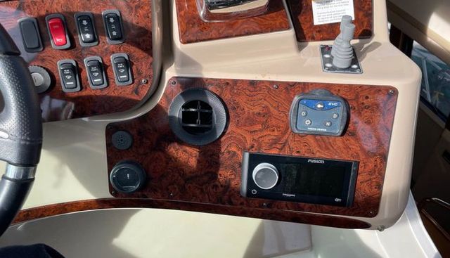 PISCO SOUR yacht for sale 34