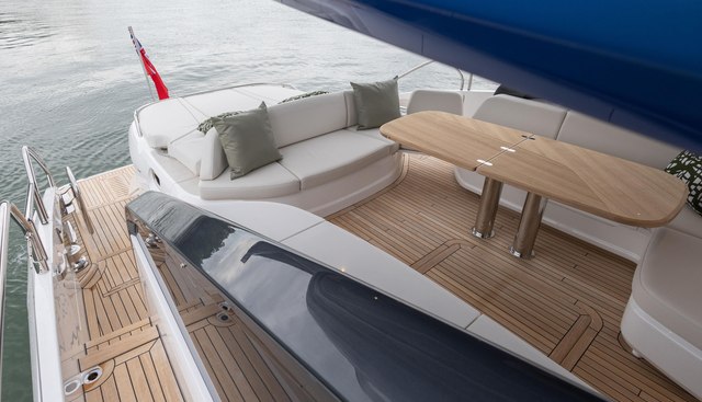 V55102 yacht for sale 10