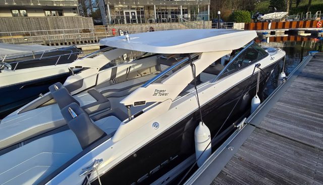 New Regal LS9 yacht for sale 14