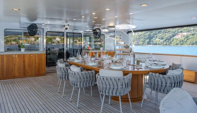 Emerald yacht for sale 33