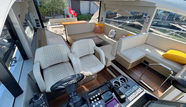 POCO LOCO 4 yacht for sale 17