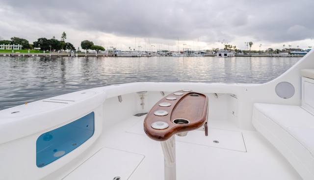 Commodore Two yacht for sale 40