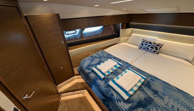 R40 yacht for sale 27