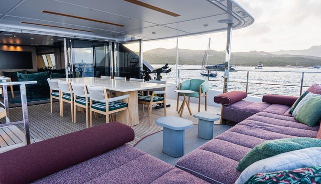 QUEEN J III yacht for sale 47