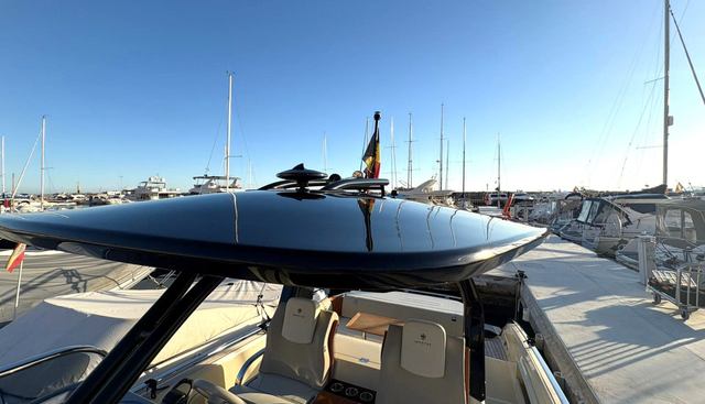 320GT yacht for sale 17
