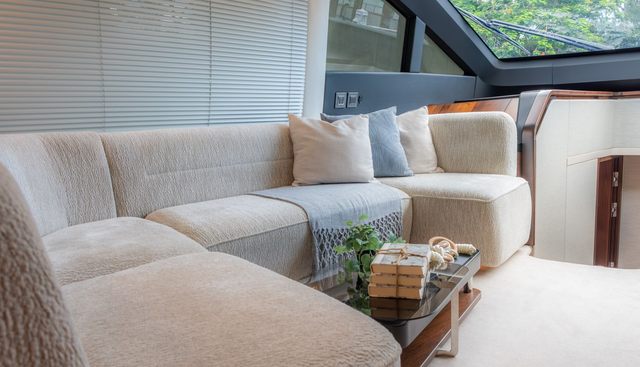 FAIRLINE PHANTOM yacht for sale 7