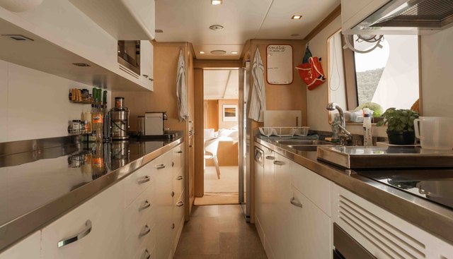 COCONUTS yacht for sale 28