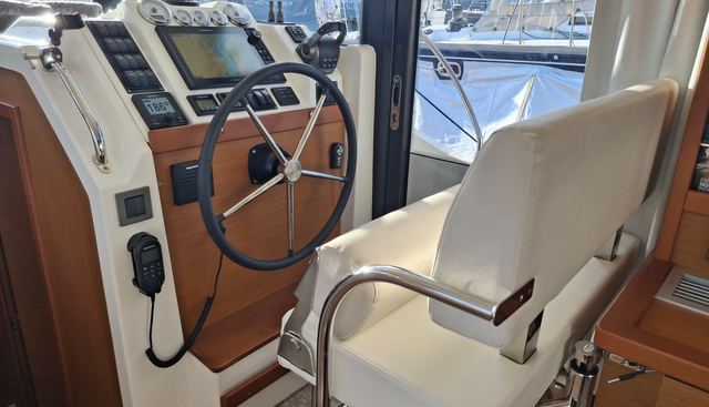 noname yacht for sale 8