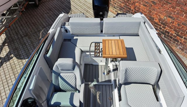 F650 yacht for sale 29