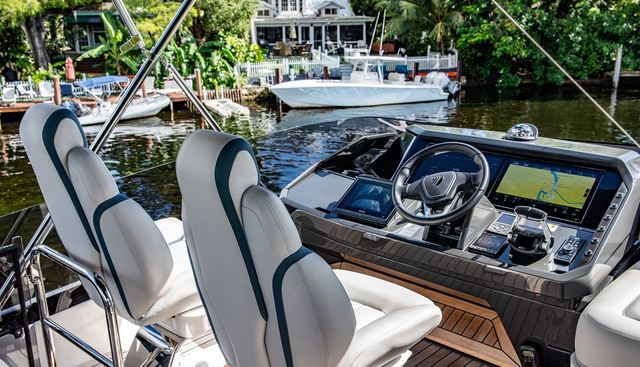 FAIRLINE PHANTOM yacht for sale 30