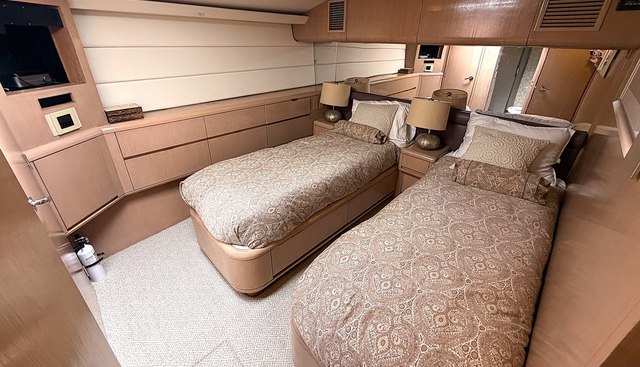 Hatteras 92' yacht for sale 20