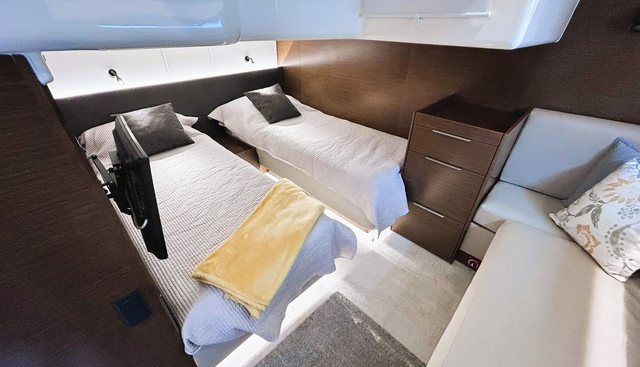 S40 C yacht for sale 28