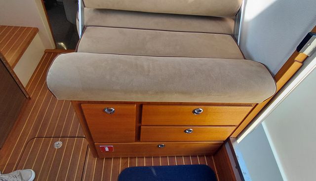 Razor crest yacht for sale 39