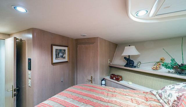 ENCHANTRESS yacht for sale 38