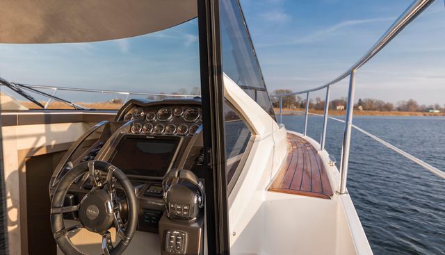 360FLY-052 yacht for sale 33