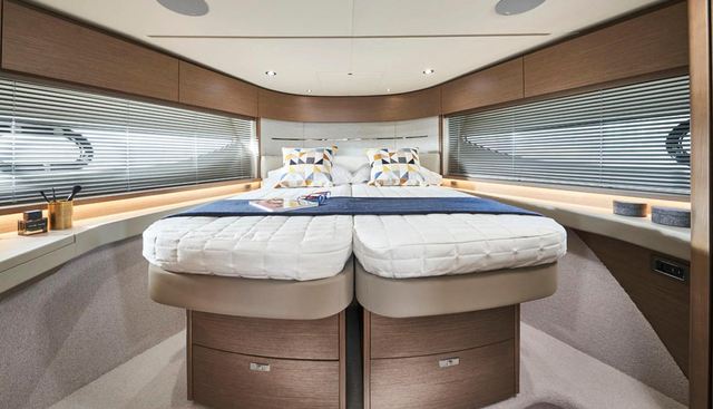 V55132 yacht for sale 5