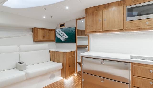 Commodore Two yacht for sale 50