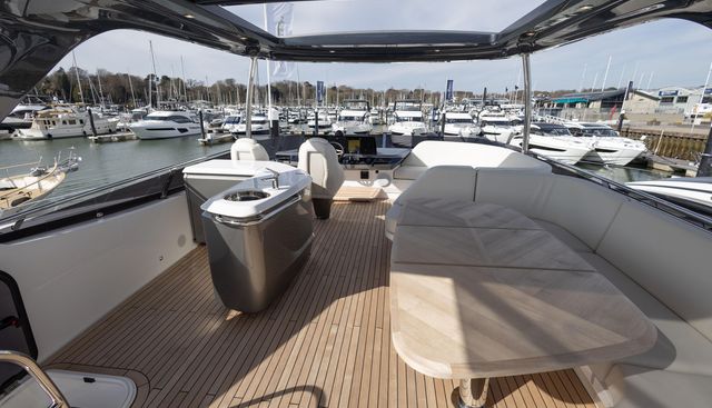 F65042 yacht for sale 13