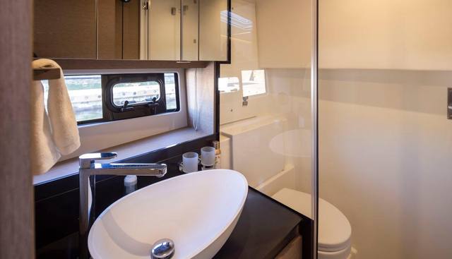 Four at Sea yacht for sale 35