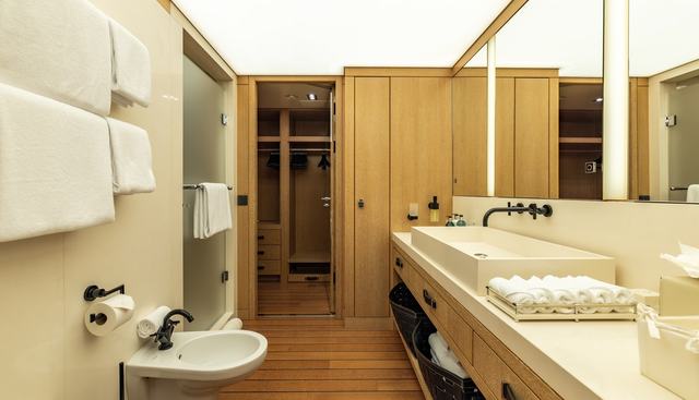 BELONGERS yacht for sale 19