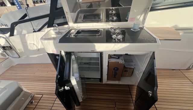 VIDA yacht for sale 9