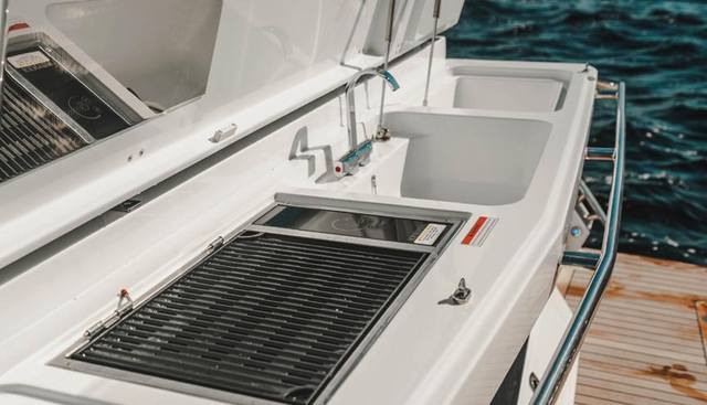 GALEON 410 HTC yacht for sale 10