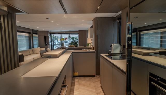 FERRETTI INFYNITO 90 yacht for sale 20