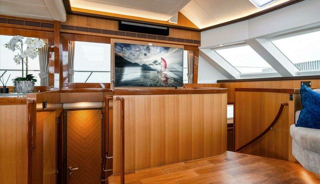 MAGIC yacht for sale 18