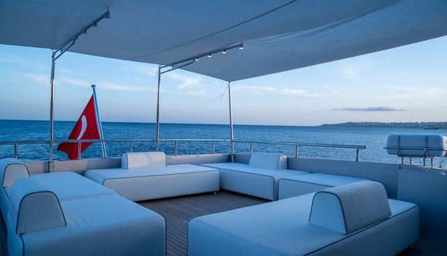 AQUILA yacht for sale 14