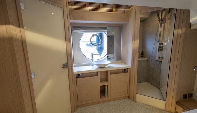 noname yacht for sale 33