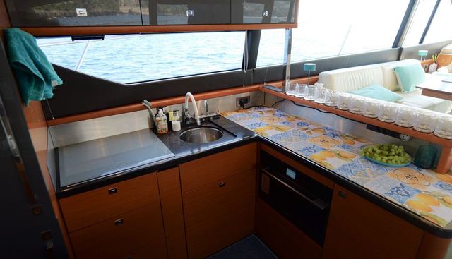 PRESTIGE 620 yacht for sale 22