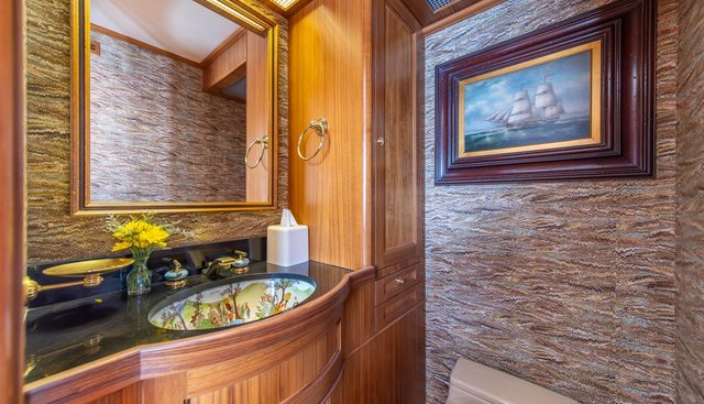 ESCAPE OF LONDON yacht for sale 39