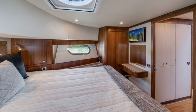 54 DAYBRIDGE yacht for sale 30