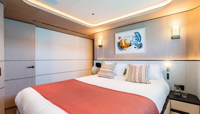 MIDNIGHT SAGA yacht for sale 23