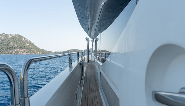 ROUND MIDNIGHT yacht for sale 12