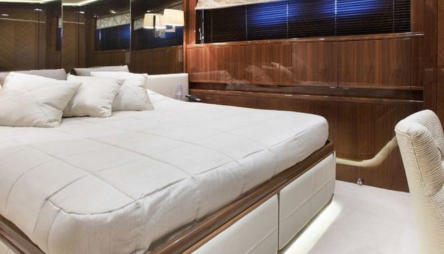 MIRA yacht for sale 14