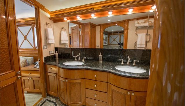 FOOTLOOSE yacht for sale 29