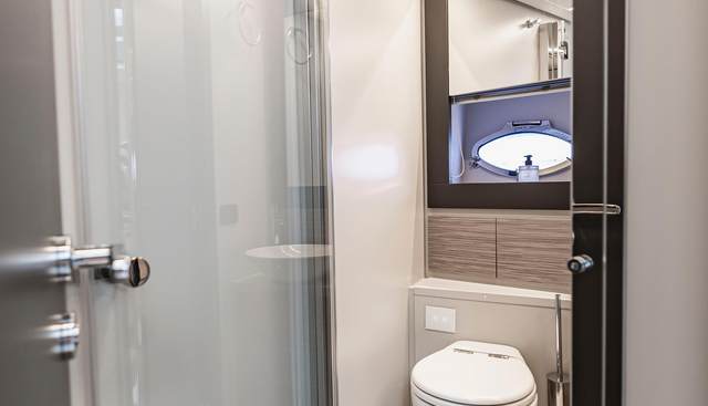 SEA SUITE I yacht for sale 85