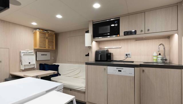 Blondie yacht for sale 19