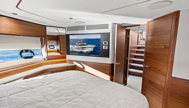 R&R yacht for sale 33