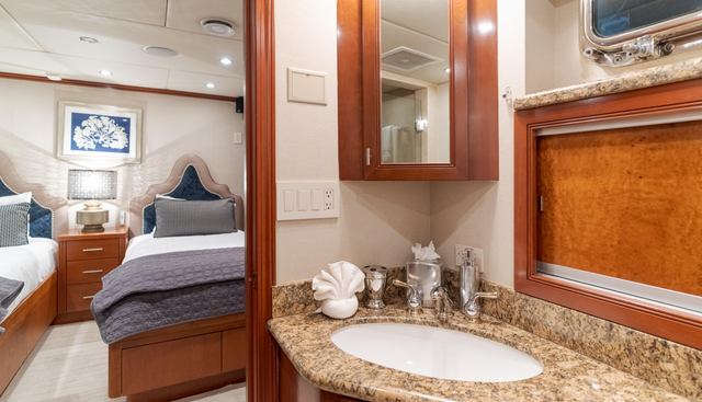 Huracan yacht for sale 39