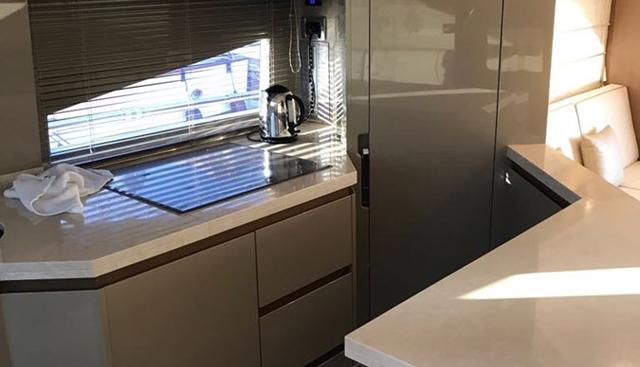 DOMINATOR 640 S yacht for sale 14