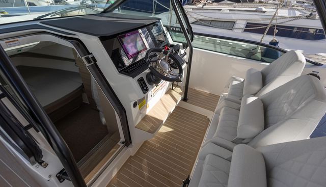 320GTO-798 yacht for sale 28