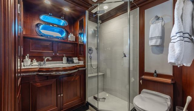 Kajak yacht for sale 32