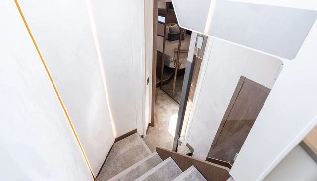 F4.9 yacht for sale 38